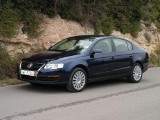 VW Passat kontra Toyota Avensis