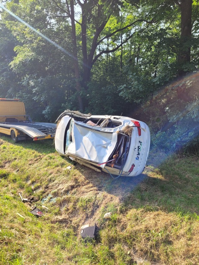 Na DK94 w Jadownikach samochód osobowy zderzył się z ciągnikiem rolniczym, 22.06.2023
