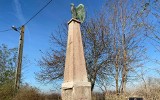 Rozpoczął się remont pomnika w Topoli. Monument upamiętnia ofiary mordu dokonanego przez Niemców  w 1944 roku [ZDJĘCIA]