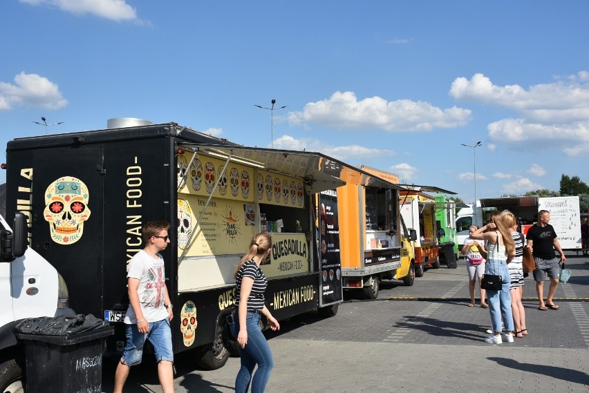 Smakowity weekend w Chełmie. Do miasta przyjechały food trucki. Zobacz zdjęcia