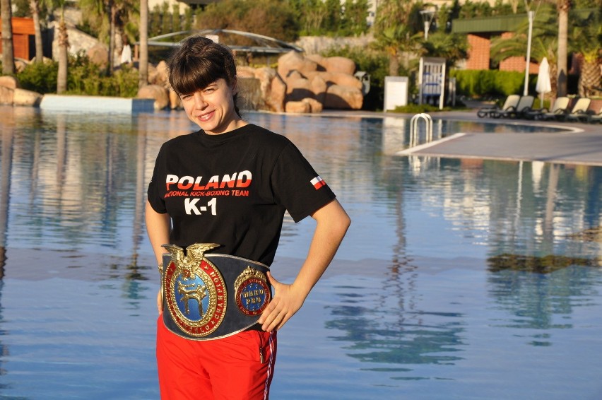 Małgorzata Dymus (Fighter Wrocław) z pasem mistrzyni świata...