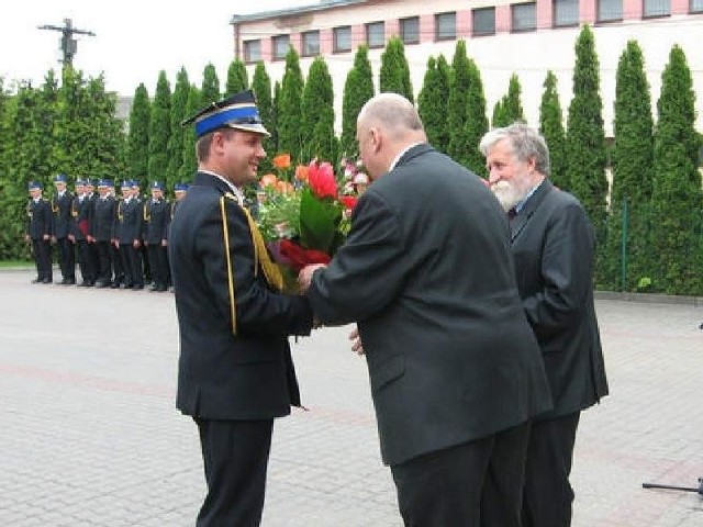 W imieniu wszystkich strażaków życzenia podczas święta przyjmował komendant PSP mł. bryg. Marek Kryszak