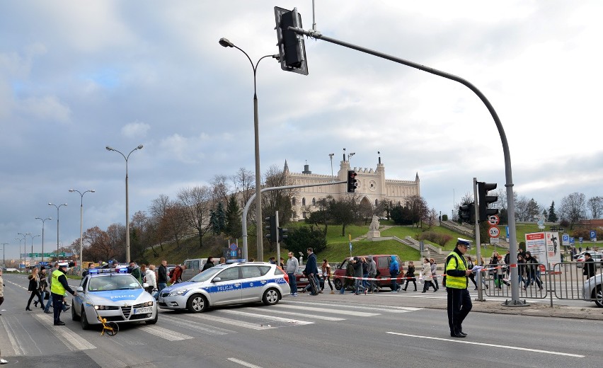 Pijany kierowca wjechał w ludzi na al. Tysiąclecia w Lublinie. Usłyszy zarzuty