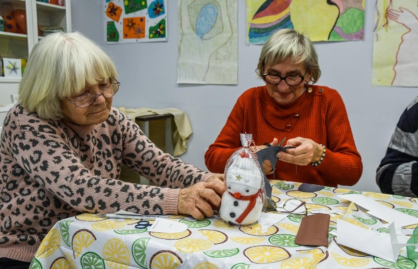 Osiedlowe Centra Seniora w Bydgoszczy będą działać również w 2023 roku. Zobacz zdjęcia i wideo