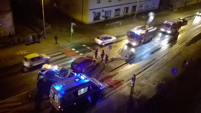 Kierowca, który w poniedziałek wieczorem wpadł na wysepkę na przejściu dla pieszych na ul. Boh. Westerplatte, był nietrzeźwy.