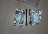 Dwa narkotykowe zatrzymania w powiecie buskim. Policjanci przejęli tabletkę, kryształki i proszek