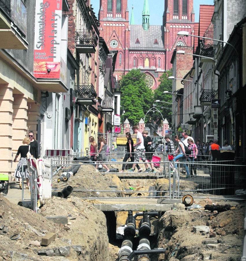 Ulice Sobieskiego i Powstańców w Rybniku są kompletnie...