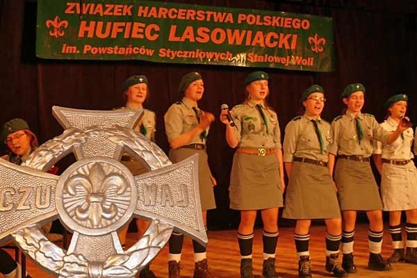 Festiwal piosenki harcerskiej, występuje 17 Stalowowolska Drużyna Harcerska imienia majora Dobrzańskiego.