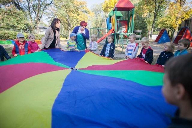 Przedszkolaki w PM nr 125 przy ul. Małachowskiego mają dużo zajęć ruchowych, także na świeżym powietrzu.