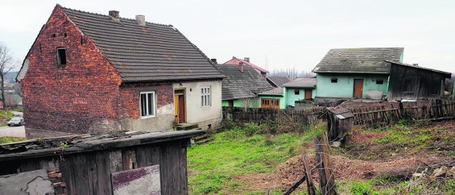 Mieszkańcy czekają na rozbiórkę domów. Na razie ich  bezpieczeństwo mają poprawić wzmożone patrole policyjne