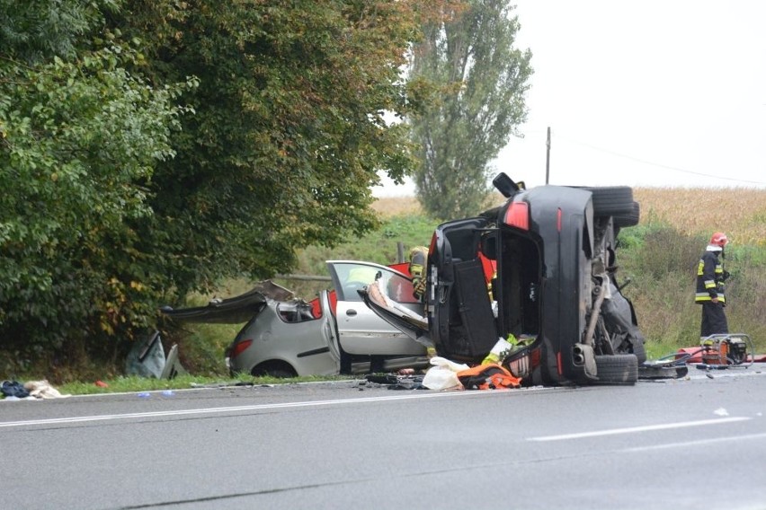 Tragiczny wypadek niedaleko Grudziądza. Dwie osoby nie żyją [zdjęcia]