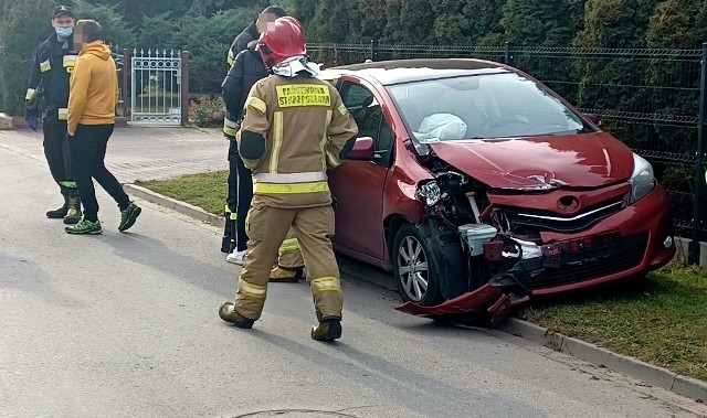 W sobotę (13.11) przed godziną 12, w miejscowości Piecowice (gm. Długołęka) pod Wrocławiem zderzyły się dwa samochody osobowe. Na miejscu wypadku były trzy zastępy straży pożarnej, pogotowie ratunkowe i policja. Poszkodowana kobieta trafiła do szpitala.