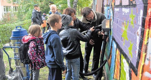 Czyszczenie muru zostało sfinansowane z budżetu obywatelskiego