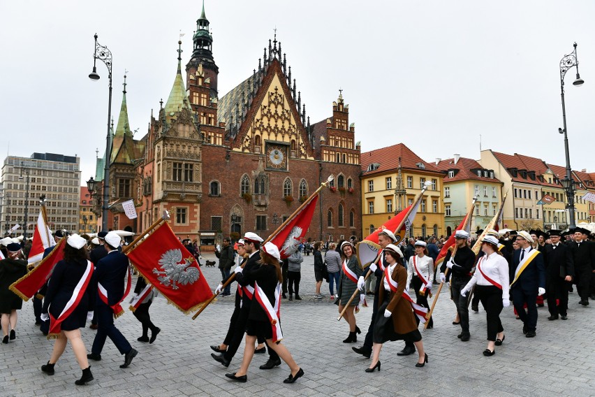 Uroczysty przemarsz środowiska akademickiego we Wrocławiu...