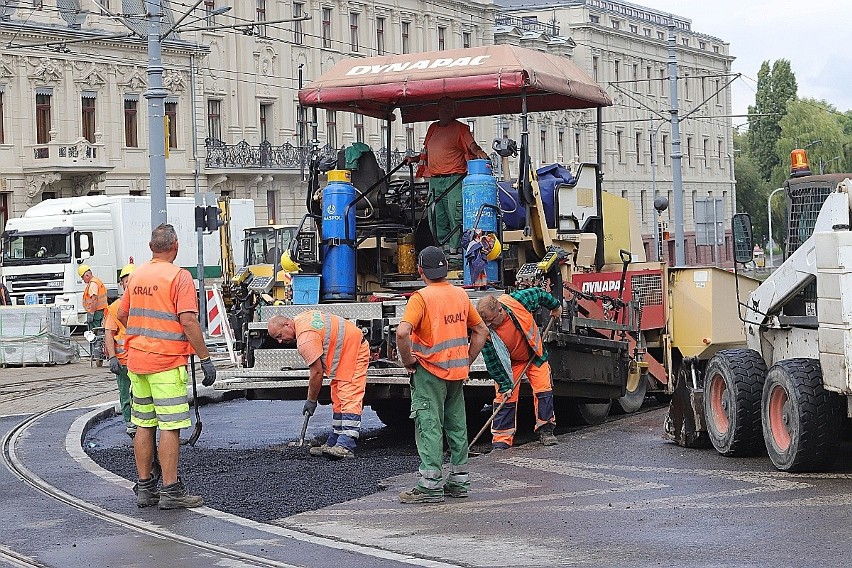 Uwaga! Zamknięto skrzyżowanie przy Manufakturze! ZDJĘCIA