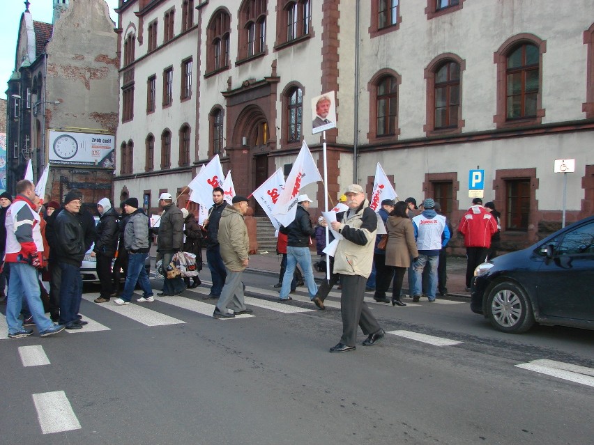 Strajk na Śląsku: Protest górników w Mysłowicach. Blokowali ulice. Jutro powtórka [ZDJĘCIA]