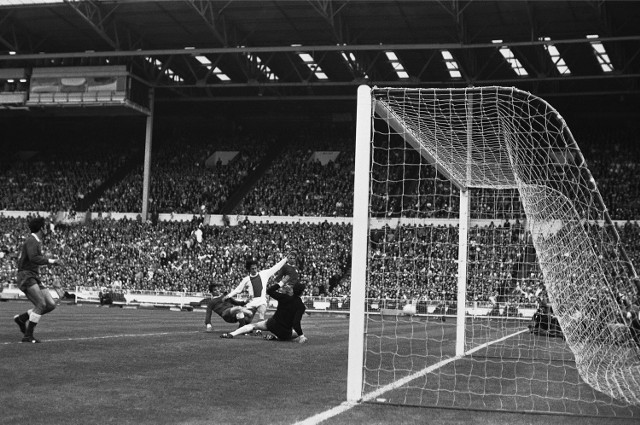 Rok 1971. Johan Cruyff w barwach Ajaksu Amsterdam podczas finału Pucharu Europy z Panathinaikosem Aten na stadionie Wembley