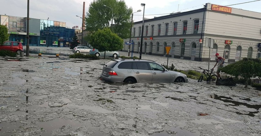 Nawałnica i gradobicie w Zgierzu w czwartek 3 maja 2018