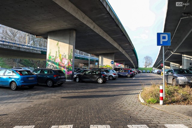 Parking pod Trasą Zamkową w Szczecinie.