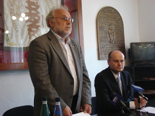 Decyzja o poparciu został podjęta jednomyślnie &#8211; mówił Zdzisław Maszkiewicz (z lewej). Obok Andrzej Kosztowniak