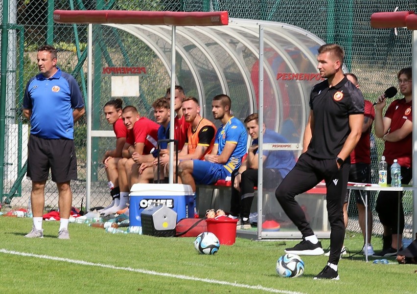 Trener piłkarzy Widzewa Daniel Myśliwiec: Zamierzam wystawić optymalny skład, który przyczyni się do zwycięstwa ZOBACZ WIDEO