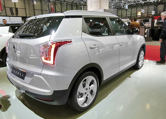 Ssangyong tivoli wszedł do sprzedaży w Korei w styczniu br. Po międzynarodowej premierze w Genewie, wersja z silnikiem benzynowym będzie dostępna w Europie i na całym świecie od maja, a wersje z silnikiem diesla i z napędem na cztery koła – od lipca br. W polskich salonach Tivoli będzie można obejrzeć już w czerwcu .