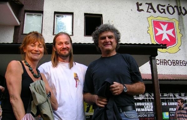 Od prawej: reżyser Ryszard Brylski, aktor Adam Kamień, który wpadł do Łagowa po latach przerwy