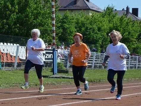 Kęty. Sukces Uniwersytetu Trzeciego Wieku w międzynarodowej olimpiadzie sportowej. Wśród ekip z Małopolski Kęty były najlepsze [ZDJĘCIA]