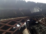 W domu pod Choceniem pożar strawił kotłownię i sąsiedni pokój. Pięć zastępów strażaków ratowało budynek