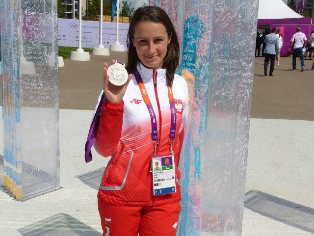 Sylwia Bogacka ma 30 lat. Jest wychowanką Polonii Jelenia Góra, od 2003 r. w zielonogórskiej Gwardii. Srebrna medalistka Igrzysk Olimpijskich w Londynie w strzelaniu z karabinka, wielokrotna medalistka mistrzostw świata i Europy.