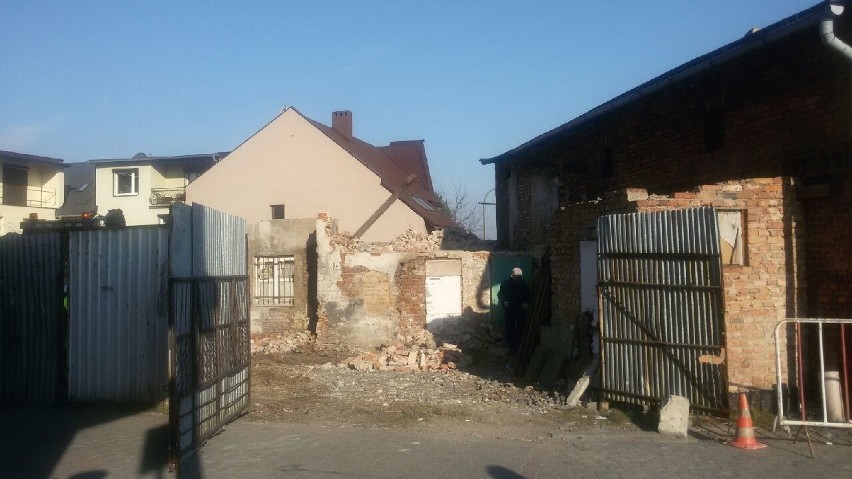Znika budynek z ul. Wodzisławskiej w Żorach [ZDJĘCIA]
