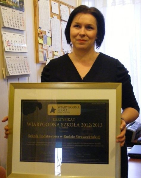Agnieszka Prędota-Gad &#8211; dyrektor Szkoły Podstawowej w Rudzie Strawczyńskiej z Certyfikatem Bezpiecznej Szkoły.