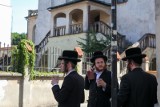 Kraków. Zamaskowani ochroniarze zablokowali wejście do synagogi. "To czarny dzień dla Żydów w Krakowie"