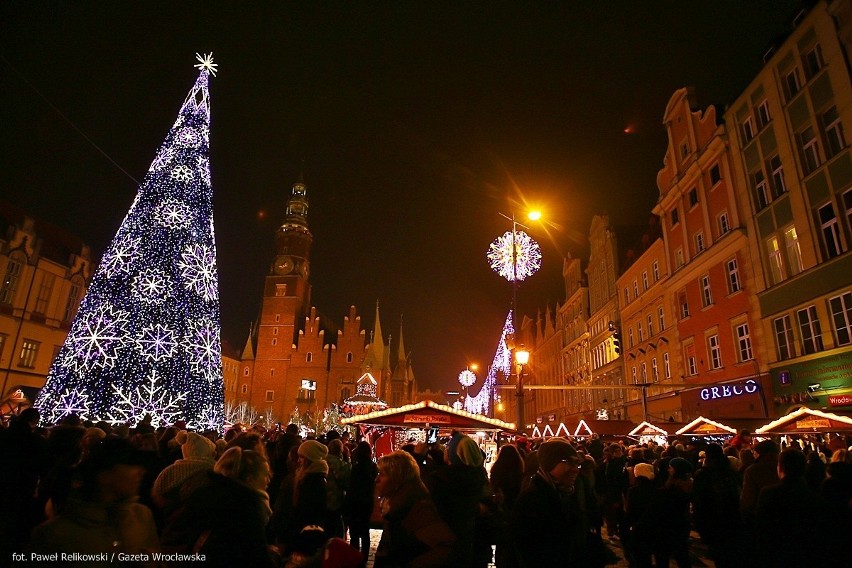 Wrocław już świąteczny. Zobacz jak pięknie wyglądają nowe ozdoby [ZDJĘCIA]