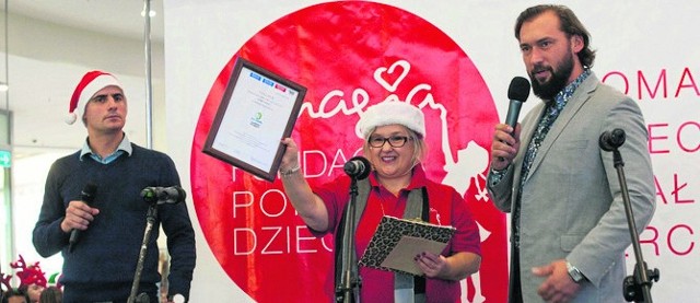 Właściciel koszalińskiej firmy Zielona Okiennica - Łukasz Kwiatkowski, zdobytą nagrodę - kampanię reklamową o wartości 20 tys. zł do wykorzystania w Głosie Dzienniku Pomorza - podarował fundacji w urodzinowym prezencie.