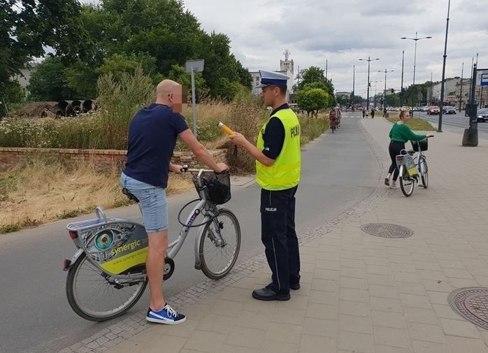 W centrum policja "łowiła" rowerzystów na bani. Akcja ma trwać cały weekend