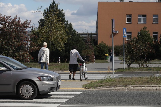 Przejście dla pieszych przy ul. Witosa (obok WCM) powinno mieć sygnalizację świetlną.