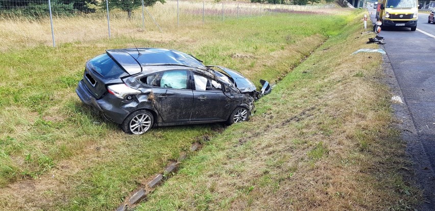 Dachowanie na A4: samochód wypadł na pobocze ZDJĘCIA