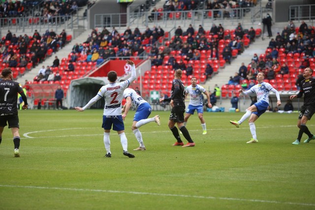 27.02.2022. GKS Tychy - Podbeskidzie Bielsko-Biała.   Zobacz kolejne zdjęcia. Przesuwaj zdjęcia w prawo - naciśnij strzałkę lub przycisk NASTĘPNE