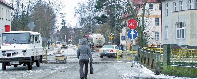 Ul. Świdwińska, do tej pory ślepa, traktowana jak deptak, będzie lada chwila otwarta dla samochodów. Nie będzie jednak oznakowana jako formalny objazd. Ma to być rozwiązanie tymczasowe. Kolejne są wciąż poszukiwane. 