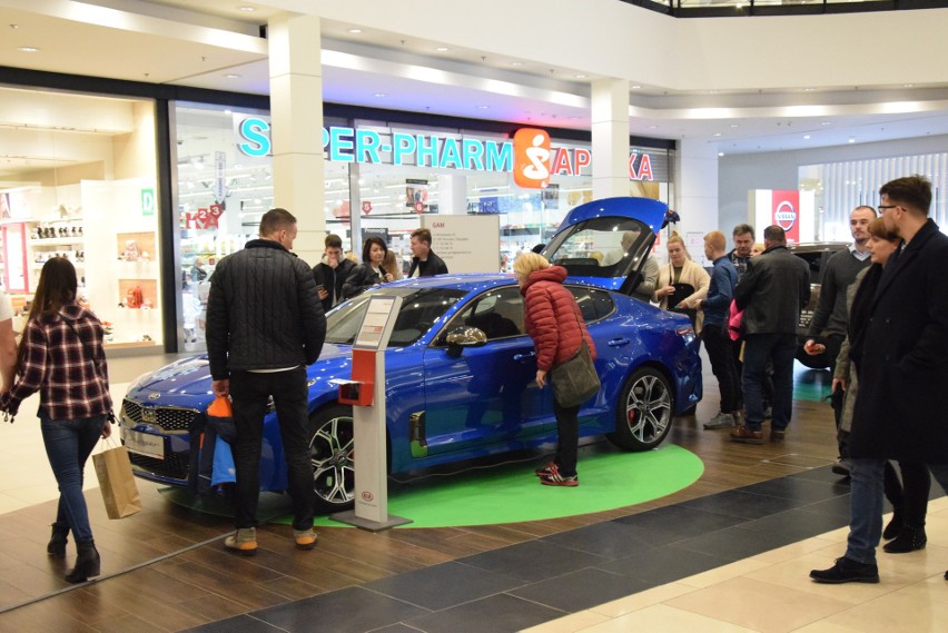 Ta ostatnia niedziela w galeriach przed zakazem handlu. Wrocławianie ruszyli na zakupy [ZDJĘCIA]