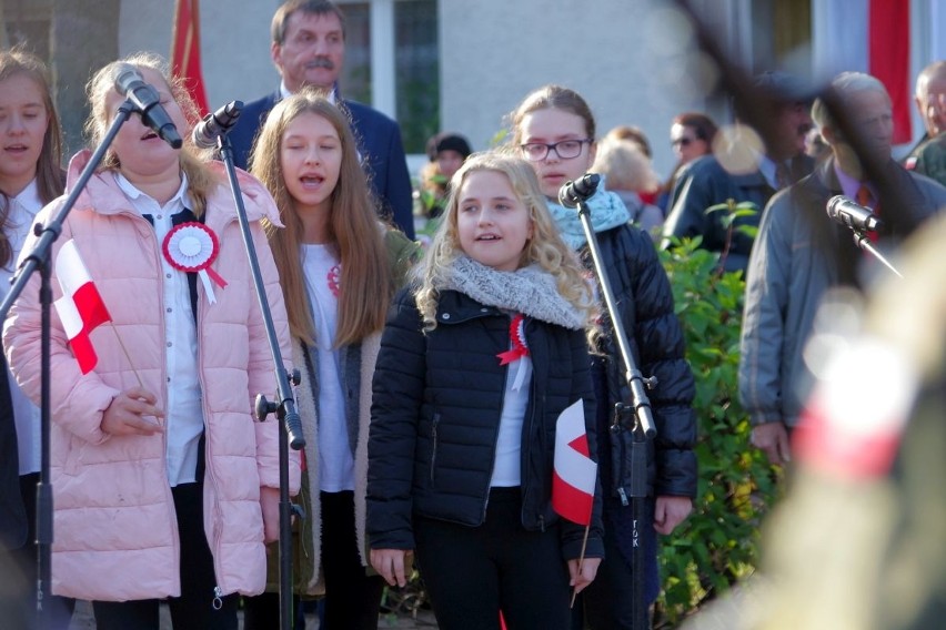 Święto Niepodległości w Tarnobrzegu. Odsłonięto pomnik Józefa Piłsudskiego [ZDJĘCIA]