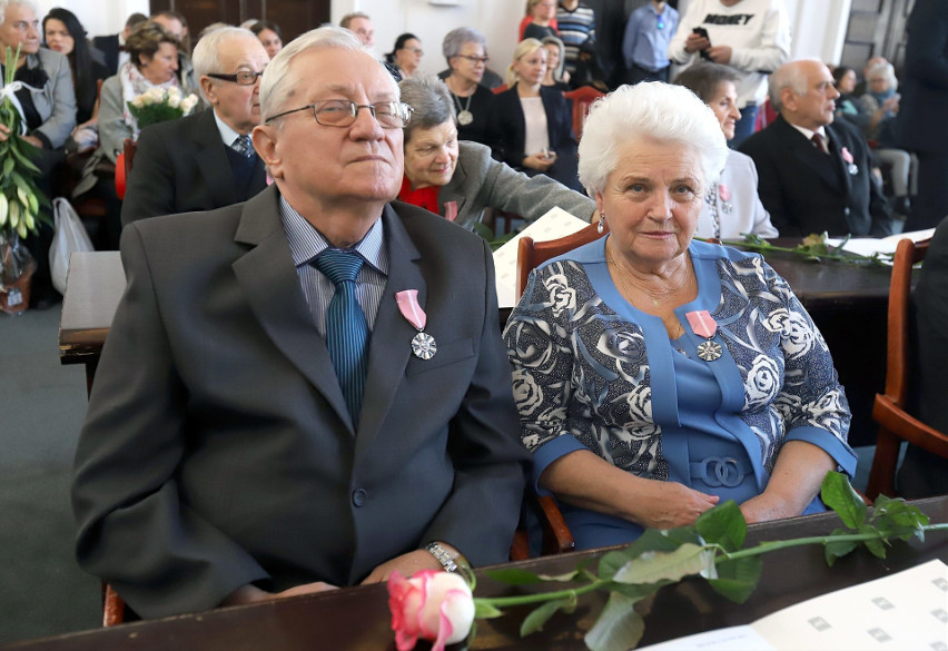 Medale za długoletnie pożycie małżeńskie. Uroczystość w Łodzi [ZDJĘCIA
