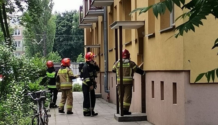 Strażacy interweniowali w zadymionym mieszkaniu w Oświęcimiu, przy ulicy Słowackiego