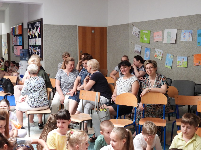 Letni Piknik Literacki w Małkini Górnej. Zorganizowała go 22.06.2023 Gminna Biblioteka Publiczna. Zdjęcia, wideo