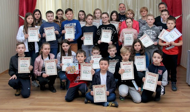 Młodzi miłośnicy... łamania głowy - to oni wzięli udział w III Gminnym Turnieju Sudoku w Kazimierzy Wielkiej.