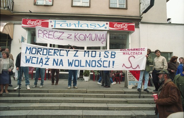 Wrocław 28.09.1993. Uliczna manifestacja antykomunistycznego ugrupowania - Partii Wolności (polska partia polityczna Kornela Morawieckiego).