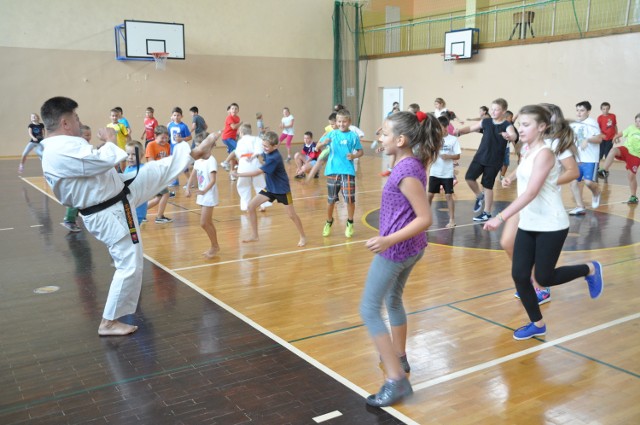 Letnia Akademia Karate to treningi sztuki walki połączone z dobrą zabawą.