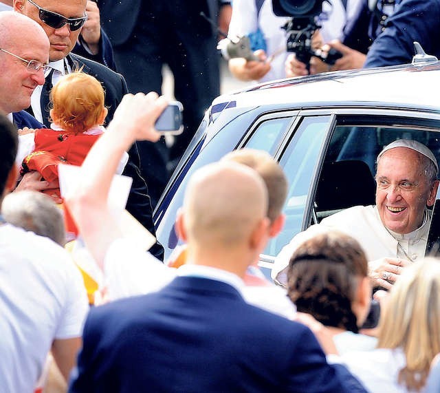 Papież Franciszek, najważniejszy gość Światowych Dni Młodzieży przybył do Krakowa