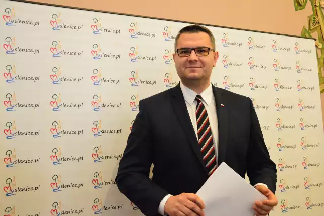 Burmistrz Jarosław Szlachetka odpowie na pytania mieszkańców w środę o godz. 18 na oficjalnym profilu gminy na Facebooku